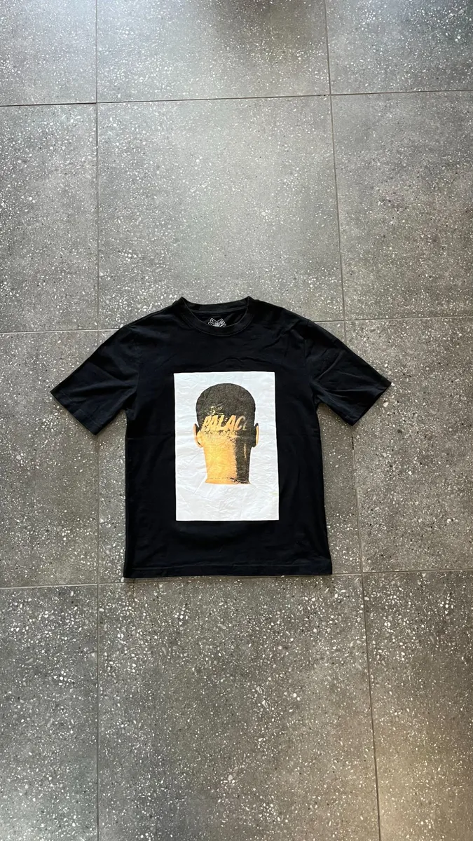Black Palace Graphic T-Shirt - Small