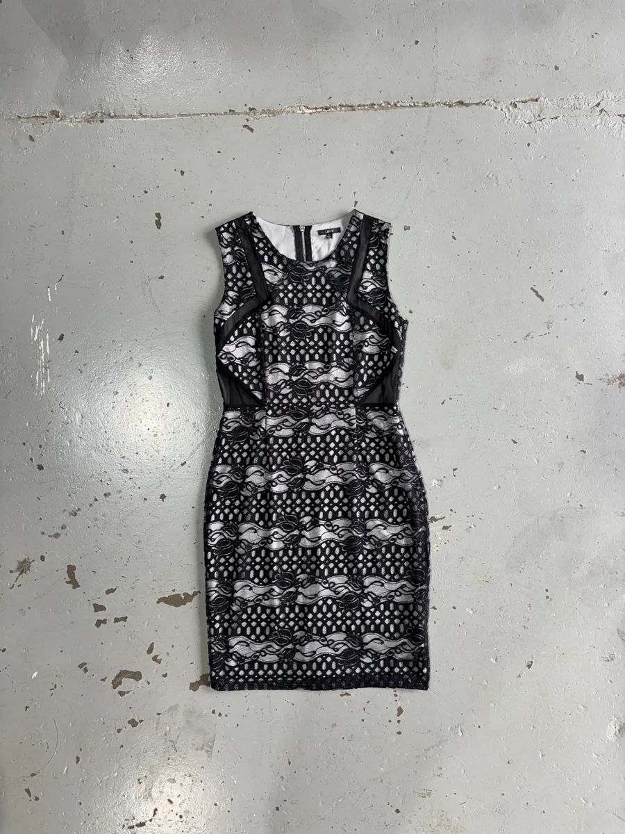 Sleeveless Shift Dress - 10
