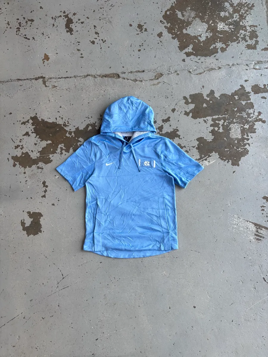 Carolina Blue Nike North Carolina Tar Heels Showout Short Sleeve Pullover Performance Hoodie - Medium