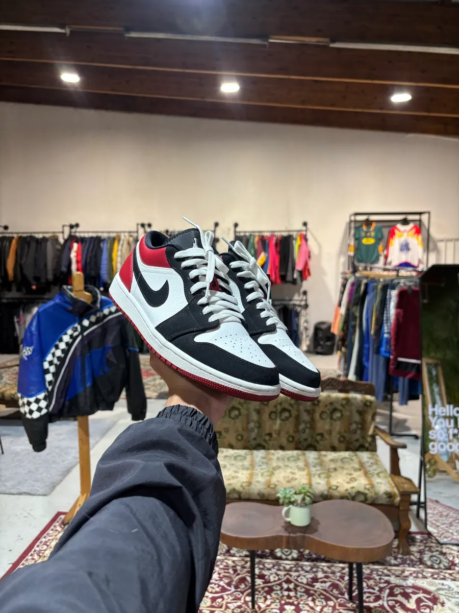 Jordan 1 Retro Low OG Black Toe - UK8
