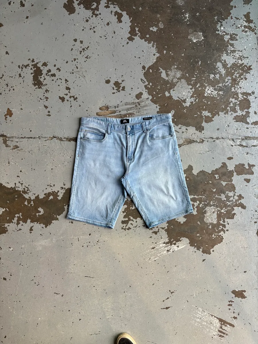 Light-Wash Just Jeans Denim Shorts - 36 (Large)